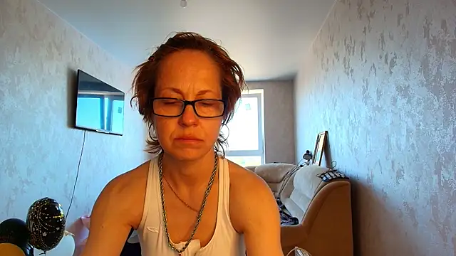 LioraWeiss online show from May 18, 2026, 7:35 am