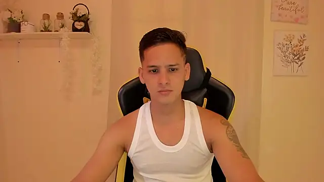 sexy andres01 online show from April 27, 2026, 1:42 pm