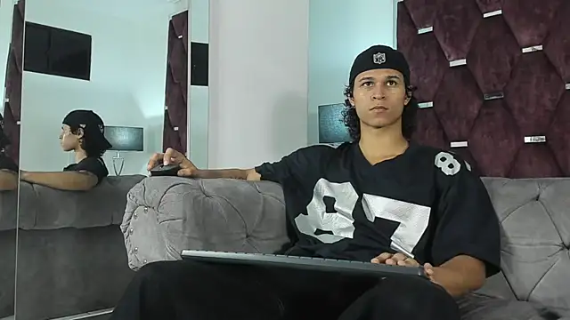 Snapshot of TonyBenedetti chatting on March 28, 2026, 8:32 pm TonyBenedetti online show from March 28, 2026, 8:32 pm