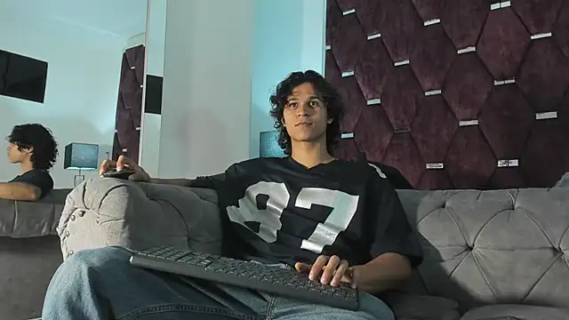 Snapshot of TonyBenedetti chatting on April 1, 2026, 8:06 pm TonyBenedetti online show from April 1, 2026, 8:06 pm