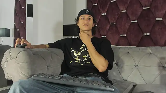 Snapshot of TonyBenedetti chatting on April 6, 2026, 8:54 pm TonyBenedetti online show from April 6, 2026, 8:54 pm