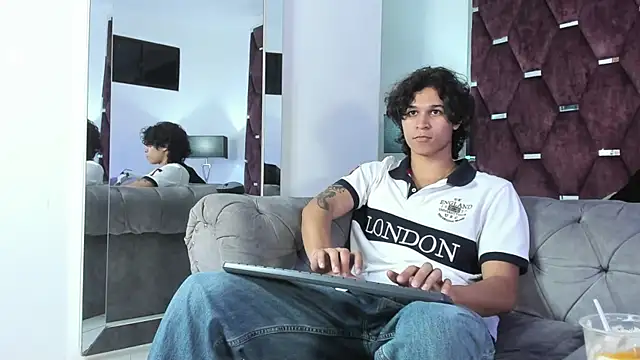 Snapshot of TonyBenedetti chatting on March 18, 2026, 8:10 pm TonyBenedetti online show from March 18, 2026, 8:10 pm