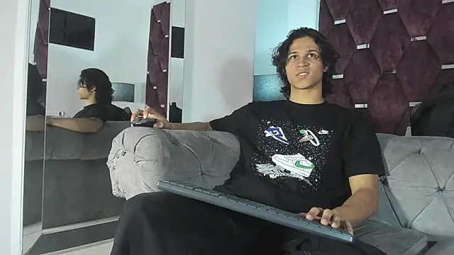 Snapshot of TonyBenedetti chatting on April 4, 2026, 8:26 pm TonyBenedetti online show from April 4, 2026, 8:26 pm