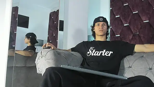 Snapshot of TonyBenedetti chatting on April 5, 2026, 8:59 pm TonyBenedetti online show from April 5, 2026, 8:59 pm