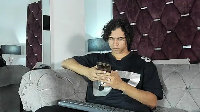 Snapshot of TonyBenedetti chatting on April 15, 2026, 8:09 pm TonyBenedetti online show from April 15, 2026, 8:09 pm