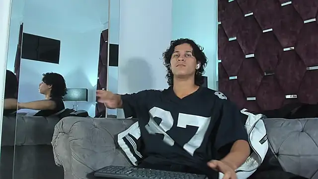 Snapshot of TonyBenedetti chatting on March 29, 2026, 7:26 pm TonyBenedetti online show from March 29, 2026, 7:26 pm