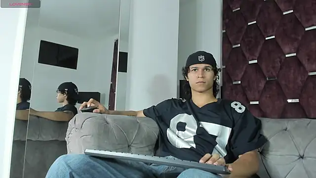 Snapshot of TonyBenedetti chatting on March 14, 2026, 8:04 pm TonyBenedetti online show from March 14, 2026, 8:04 pm