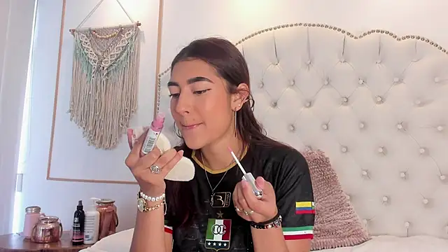 Sara funy online show from March 13, 2026, 12:32 pm