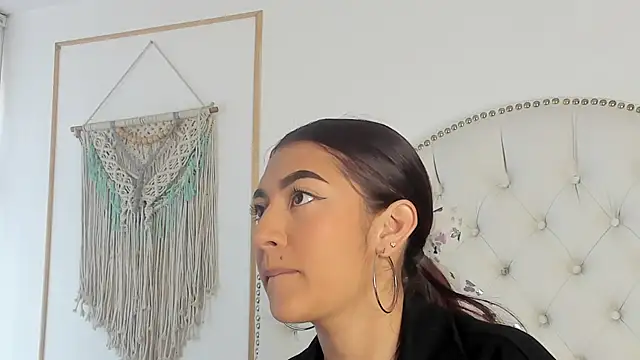 Snapshot of Sara_funy chatting on February 26, 2026, 1:00 pm Sara funy online show from February 26, 2026, 1:00 pm