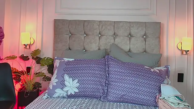 gabyevans4 online show from April 10, 2026, 12:12 pm