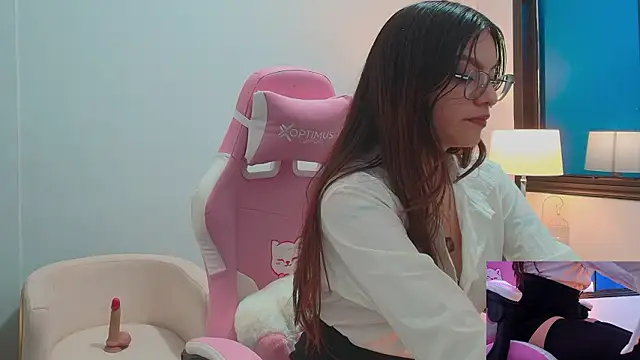 gabyevans4 online show from March 20, 2026, 1:12 pm