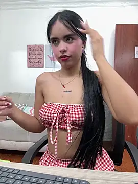 kitty rousse01 online show from April 29, 2026, 12:53 pm