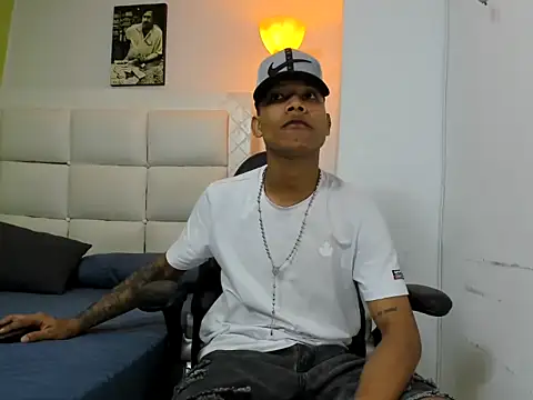 Snapshot of emanuel_23cm chatting on February 28, 2026, 2:22 am emanuel 23cm online show from February 28, 2026, 2:22 am