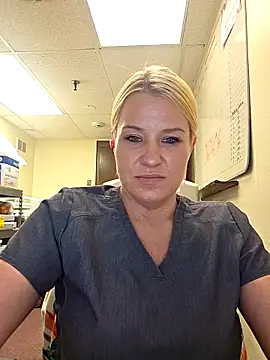 Snapshot of LadyB07 chatting on May 5, 2026, 4:43 pm LadyB07 online show from May 5, 2026, 4:43 pm