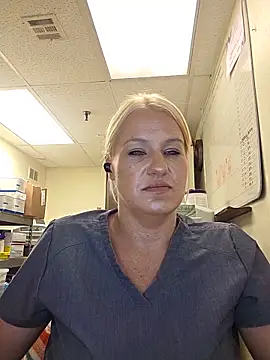 Snapshot of LadyB07 chatting on June 3, 2026, 6:12 pm LadyB07 online show from June 3, 2026, 6:12 pm