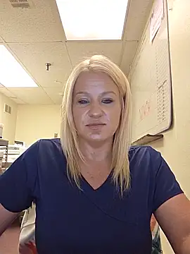 Snapshot of LadyB07 chatting on June 4, 2026, 2:44 pm LadyB07 online show from June 4, 2026, 2:44 pm