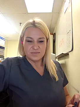 Snapshot of LadyB07 chatting on May 1, 2026, 8:36 pm LadyB07 online show from May 1, 2026, 8:36 pm