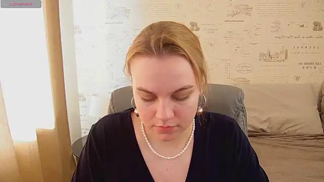 Snapshot of Glow_Margo chatting on June 8, 2026, 1:22 am Glow Margo online show from June 8, 2026, 1:22 am