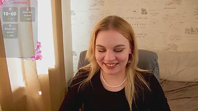 Snapshot of Glow_Margo chatting on June 19, 2026, 1:11 am Glow Margo online show from June 19, 2026, 1:11 am
