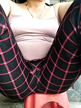 Lucie Fuzk online show from April 7, 2026, 3:52 am