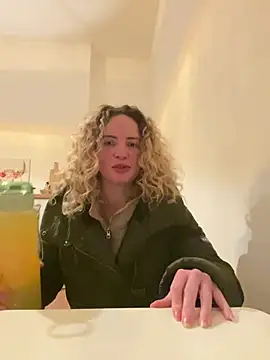 Snapshot of curlyirishgirl chatting on March 1, 2026, 4:01 am curlyirishgirl online show from March 1, 2026, 4:01 am