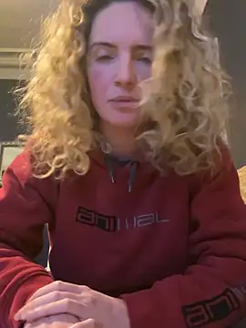 Snapshot of curlyirishgirl chatting on March 2, 2026, 12:00 am curlyirishgirl online show from March 2, 2026, 12:00 am