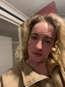 Snapshot of curlyirishgirl chatting on February 27, 2026, 10:20 pm curlyirishgirl online show from February 27, 2026, 10:20 pm