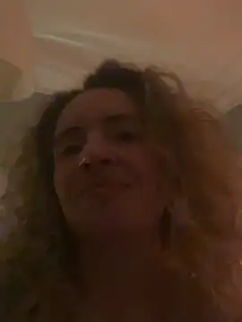 Snapshot of curlyirishgirl chatting on February 25, 2026, 10:09 pm curlyirishgirl online show from February 25, 2026, 10:09 pm