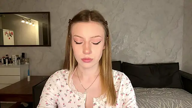 Rosalielue online show from June 20, 2026, 6:02 pm