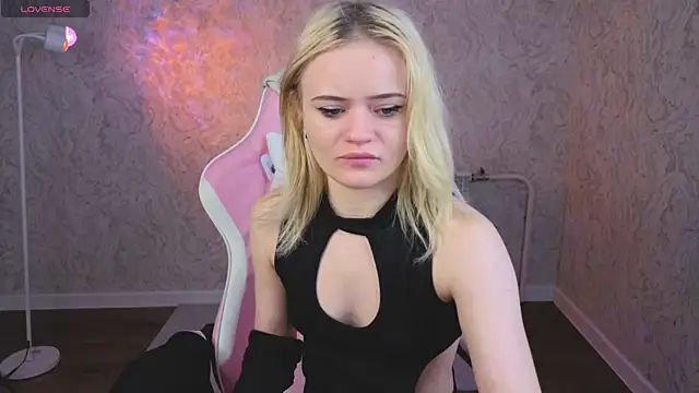 Tessa Ashe online show from April 21, 2026, 1:42 am