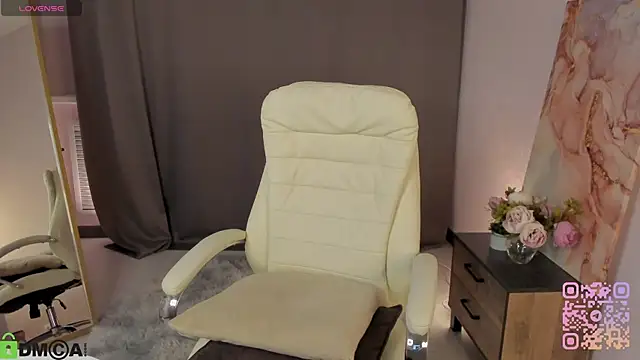 serinella  online show from April 7, 2026, 12:29 pm