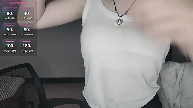 F-Yihao online show from April 14, 2026, 11:32 pm