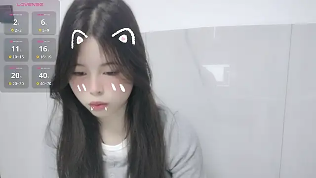 Snapshot of F-Yihao chatting on March 3, 2026, 5:03 am F-Yihao online show from March 3, 2026, 5:03 am