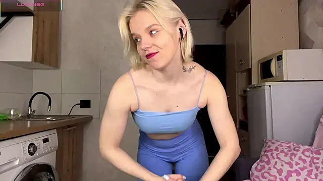 Snapshot of ScarlettKaty chatting on March 2, 2026, 4:35 am ScarlettKaty online show from March 2, 2026, 4:35 am