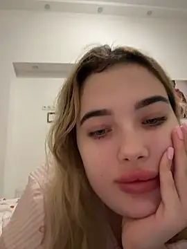 Snapshot of TiffanyCouture chatting on March 1, 2026, 5:24 pm TiffanyCouture online show from March 1, 2026, 5:24 pm