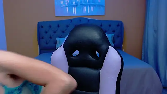 alexaneuer online show from April 13, 2026, 1:37 pm