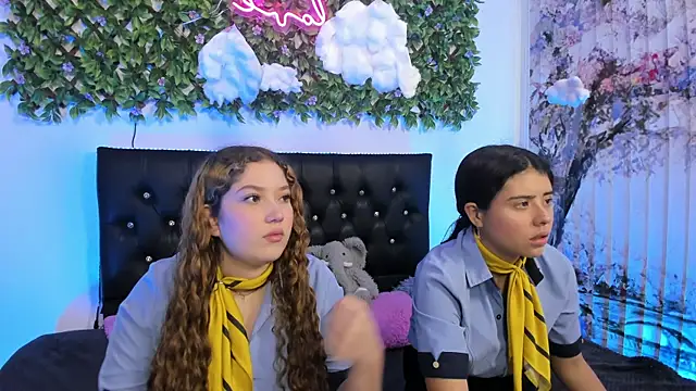 valeria and zoe online show from April 15, 2026, 3:27 pm