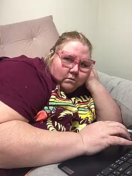 Snapshot of TheMotherPearl chatting on February 26, 2026, 2:55 am TheMotherPearl online show from February 26, 2026, 2:55 am