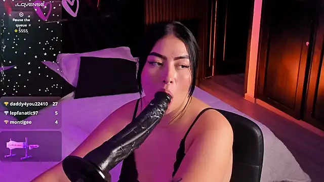 Emberrvelvet online show from March 15, 2026, 5:53 pm