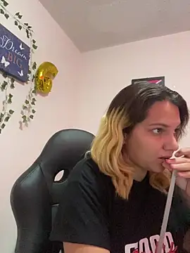 aurora bela online show from April 11, 2026, 9:02 am