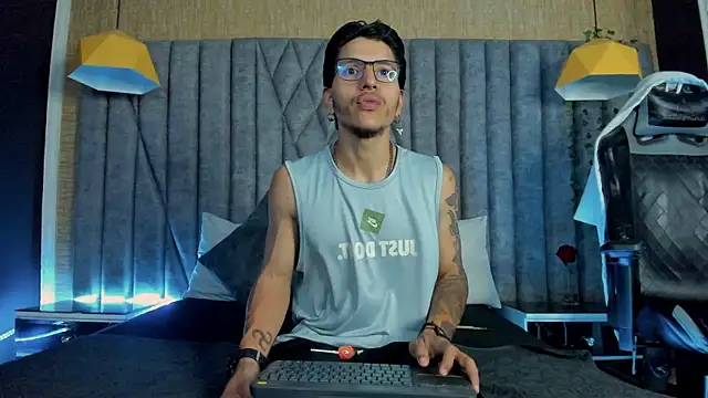 Snapshot of DanteLuxx chatting on March 1, 2026, 11:16 pm DanteLuxx online show from March 1, 2026, 11:16 pm