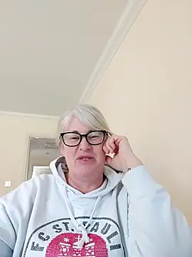 FlirtyFleur-x online show from March 31, 2026, 10:06 am