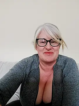 FlirtyFleur-x online show from March 29, 2026, 4:41 pm