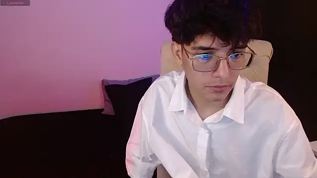Snapshot of noah_millerx chatting on July 21, 2026, 10:22 pm noah millerx online show from July 21, 2026, 10:22 pm