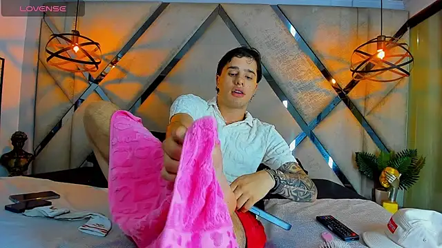 EXCLUSIVE8 online show from April 13, 2026, 4:38 am