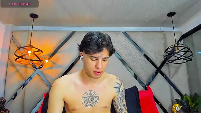 EXCLUSIVE8 online show from April 29, 2026, 3:54 am