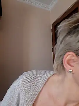 LunaBlaise online show from March 14, 2026, 8:42 am