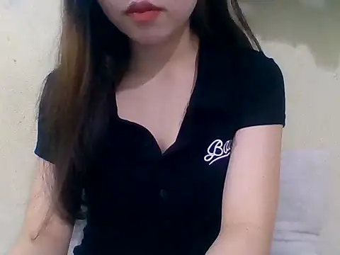 kiraa-007 online show from April 7, 2026, 2:52 pm