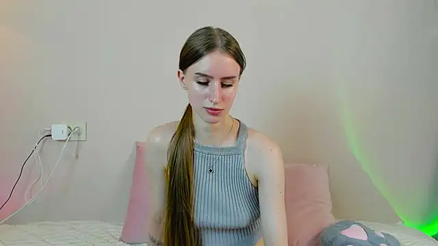 Snapshot of EllieRough chatting on May 4, 2026, 5:38 pm EllieRough online show from May 4, 2026, 5:38 pm