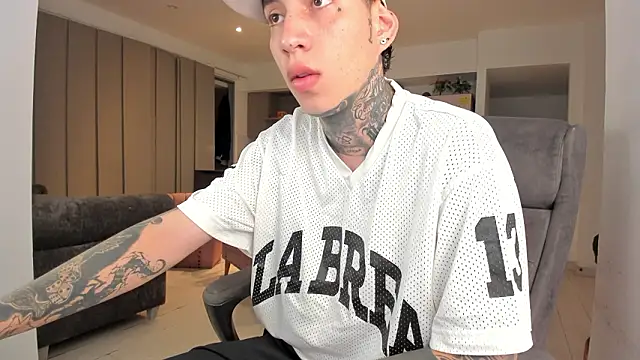 Snapshot of im_dantee chatting on March 2, 2026, 4:13 am im dantee online show from March 2, 2026, 4:13 am